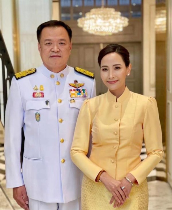 送钱宝 泰国新总理夫人火了！原为网红咖啡店老板，来自华裔家庭